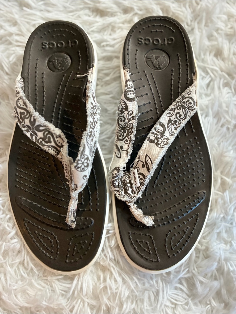 CROCS Santa Cruz Surf Paisley Flip Flops Canvas Beach Sandals Rubber Resort 10